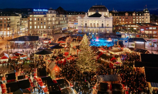 So sah es in den vergangenen Jahren aus Der praechtige Weihnachtsmarkt auf dem Sechselaeutenplatz.