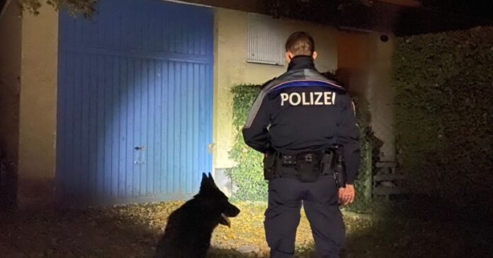 Die Zuger Polizei rät, bei fremden Fahrzeugen, die langsam und suchend durch das Quartier fahren, die Polizei zu kontaktieren. Bild: Instagram zugerpolizei_official