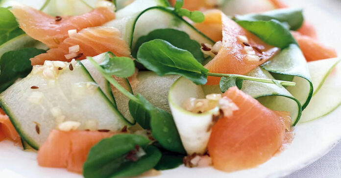 Rauchlachs Gurkensalat