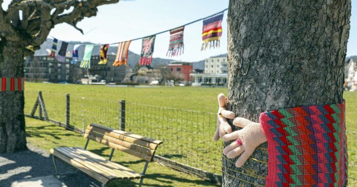 Aegeri Farbig schmueckt die Seepromenade in Unteraegeri