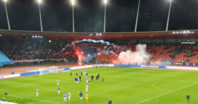 Ein Foto, das im Stadion während der Ausschreitung der Fans gemacht wurde.