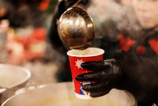 Man sagt der Gluehwein der Weihnachtsinsel sei der beste der Stadt. Bild ryzhik@hotmail.comDepositphotos 1