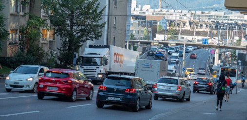 Mit hoeheren Preisen kann das Auto fuer zahlreiche Situationen unattraktiv gemacht werden. Bild Depositphotos thomas.stoiber