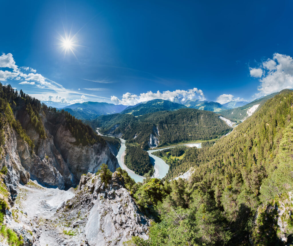 Die Rheinschlucht von der Aussichtsplattform «Il Spir» betrachtet