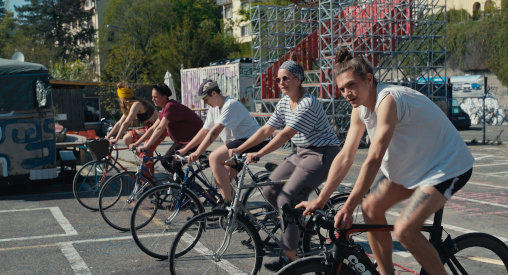 VelofahrerInnen erzeugen Strom für den Dreh