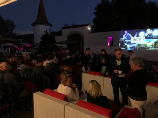 Blick auf das Open Air Kino Ettiswil im Wasserschloss Wyher