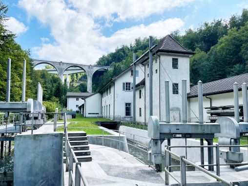 Der Lorzentobel mit der Lorzentobelbrücke und dem Wasserkraftwerk Lorzentobel