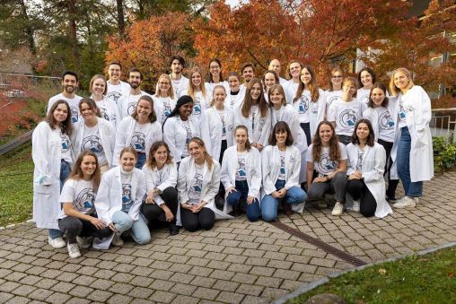 Diese Gruppe von Medizinstudenten der Universität Zürich und der ETH Zürich ist als «Dr. Teds» in Schulklassen sowie im Teddybärspital unterwegs.