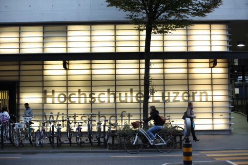 Blick auf die Hochschule Luzern an der Zentralstrasse